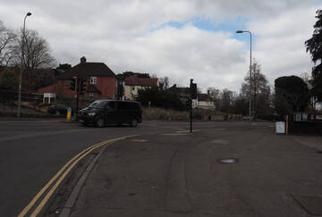 crossing Church Cowley Rd, looking over one's shoulder at the wide sweeping entry from the A4158