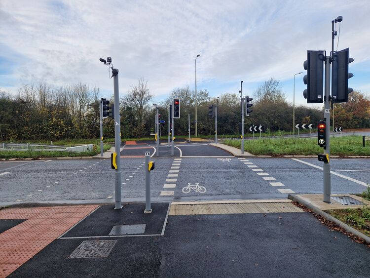 photo of side-by-side pedestrian and cycle signal crossings, with separate signals and request buttons